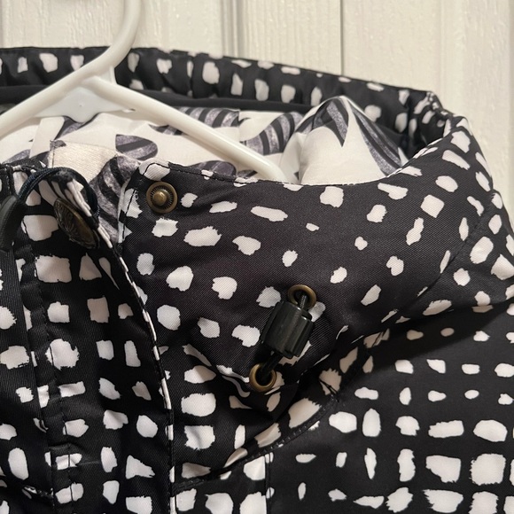 Billabong Black & White Insulated Ski Jacket - Picture 7 of 7